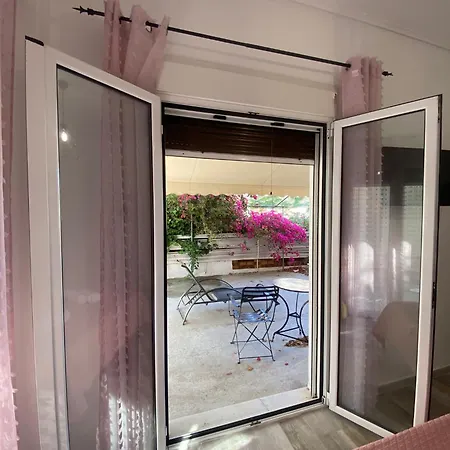 Aphrodite-Recently Renovated Modern Apartment-3